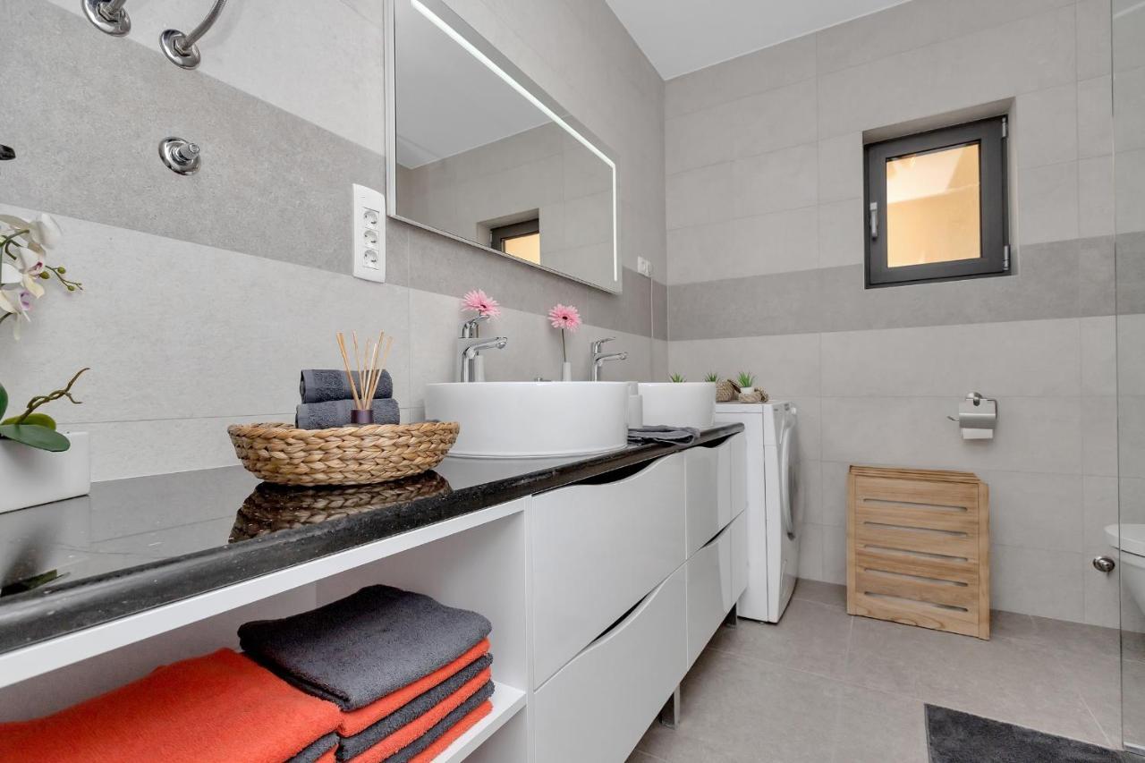 Luxury Apartment Sidro With Free Beach Parking Макарска Екстериор снимка